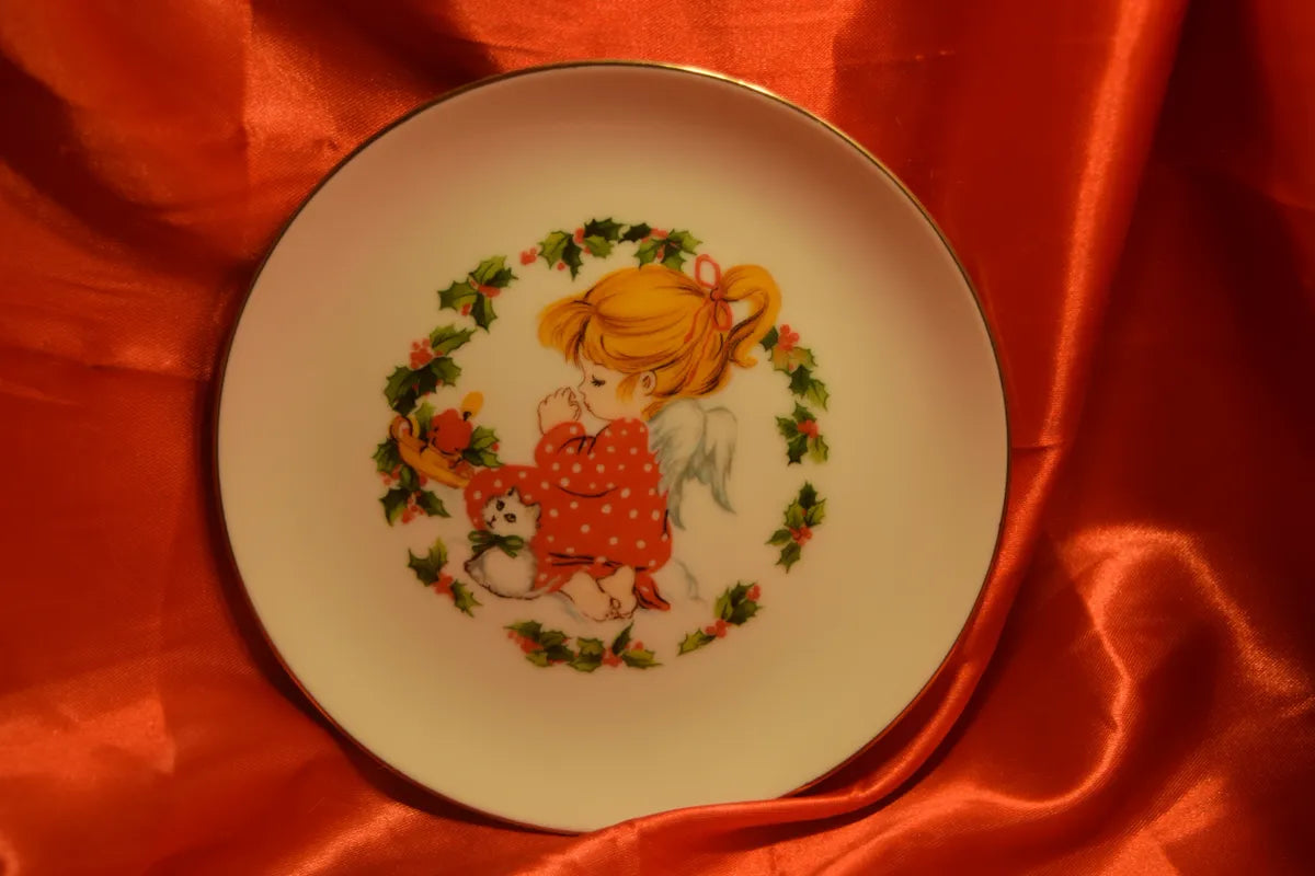 "Little girl praying with her Kitten"Collectors Plate