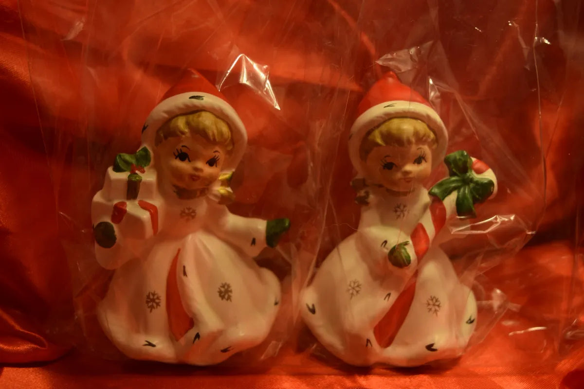 FIGURINE GIRL's WITH CANDY CANE