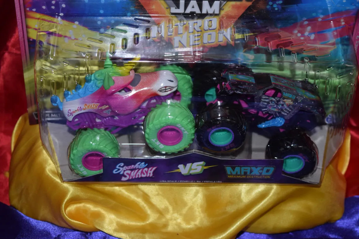 SPARKLE SMASH vs MAX D 1:64th Scale 2 Pack