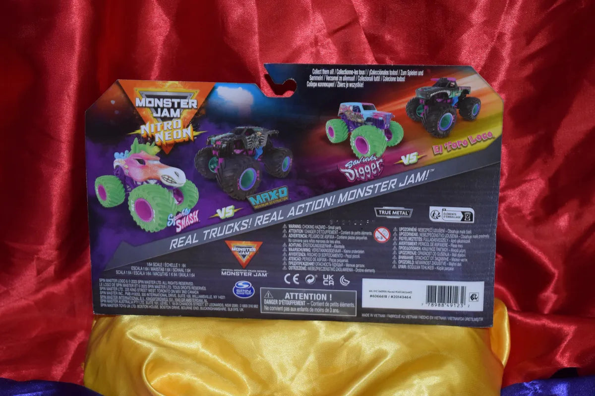 SPARKLE SMASH vs MAX D 1:64th Scale 2 Pack